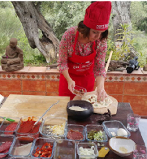 Woman who is making pizza´s at Pizzamos - Redline Company